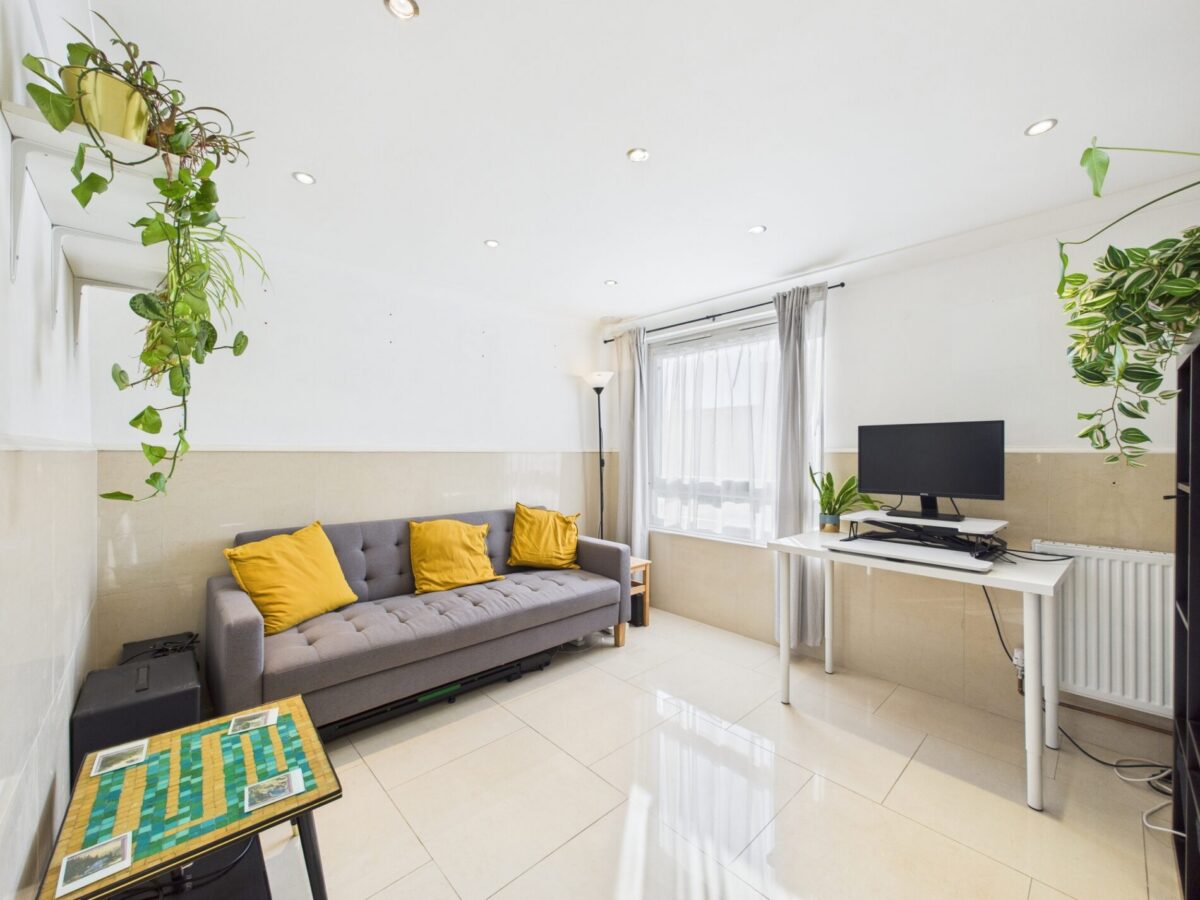 Victoria Crescent, London, N15