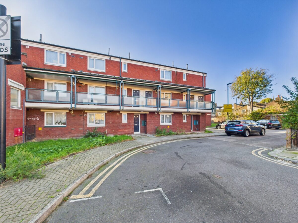 Victoria Crescent, London, N15