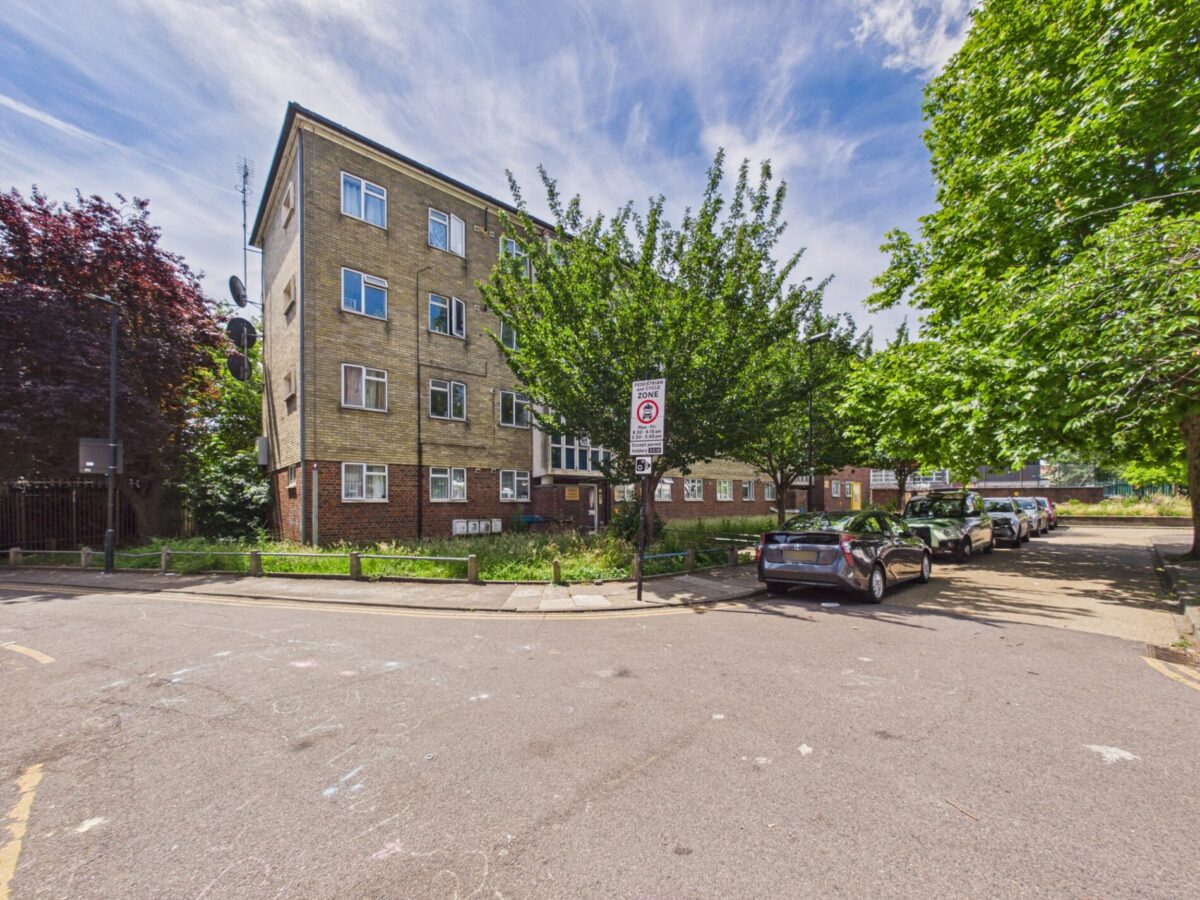 High Cross Road, London, N17