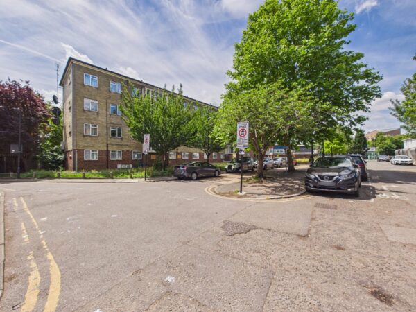 High Cross Road, London, N17