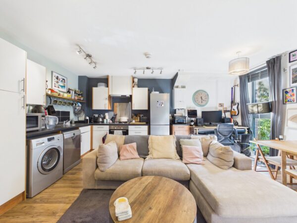 Isobel Place, London, N15