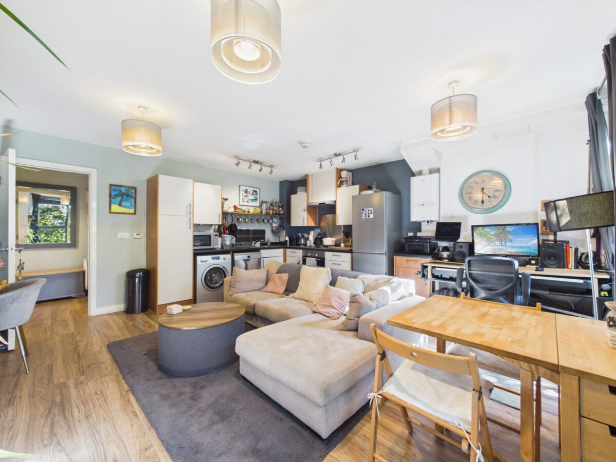Isobel Place, London, N15