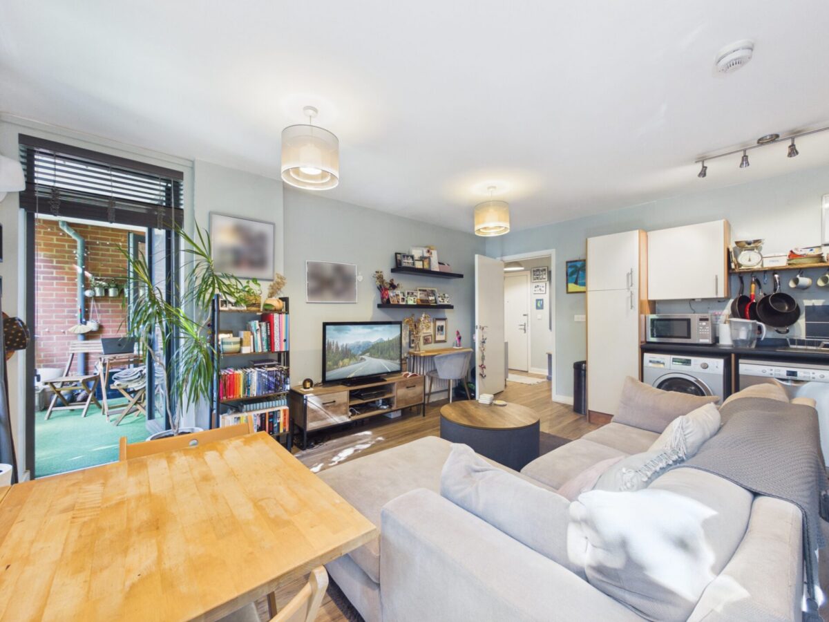 Isobel Place, London, N15