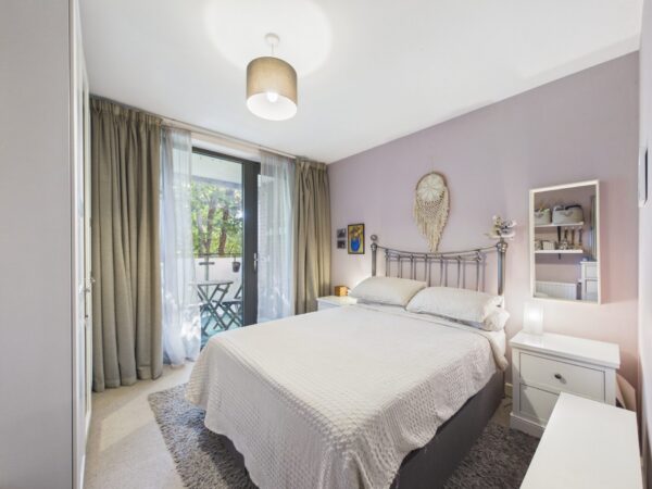 Isobel Place, London, N15
