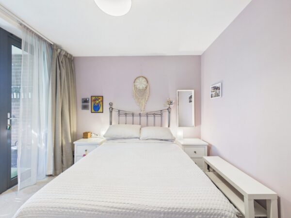 Isobel Place, London, N15