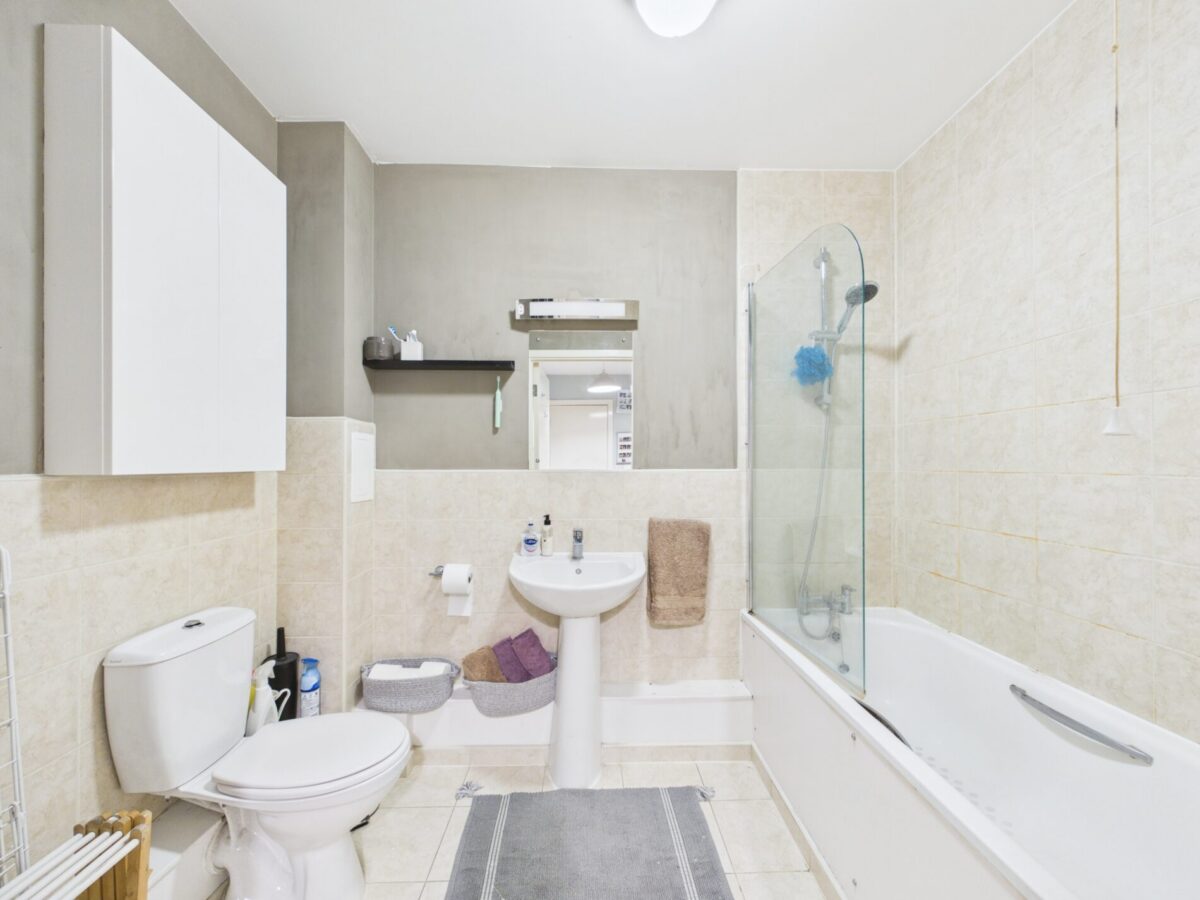 Isobel Place, London, N15
