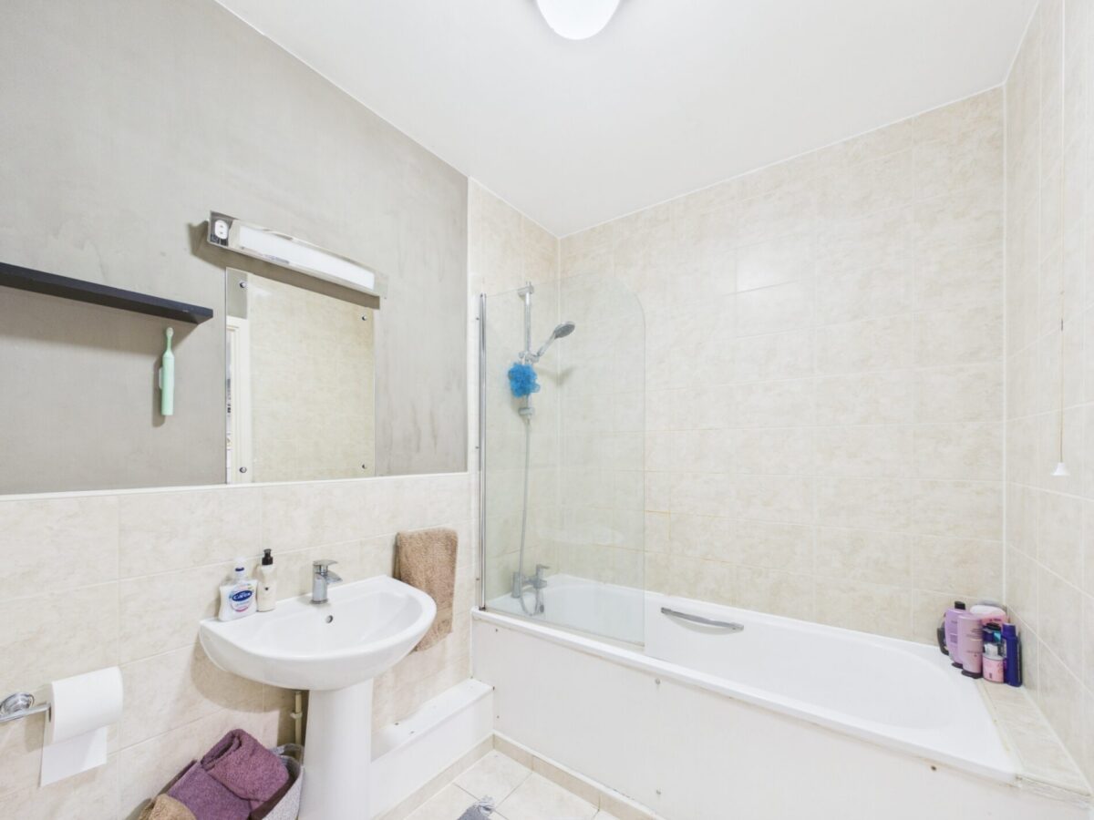 Isobel Place, London, N15