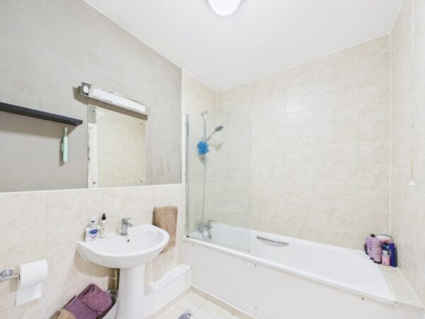 Isobel Place, London, N15
