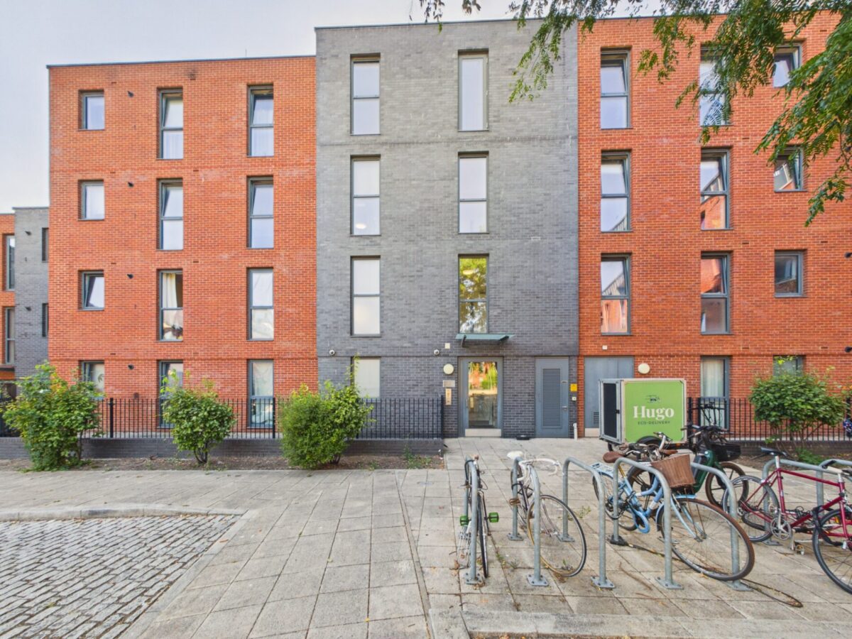 Isobel Place, London, N15