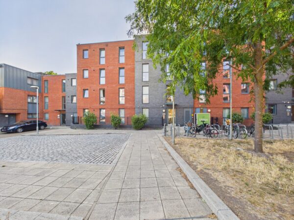 Isobel Place, London, N15