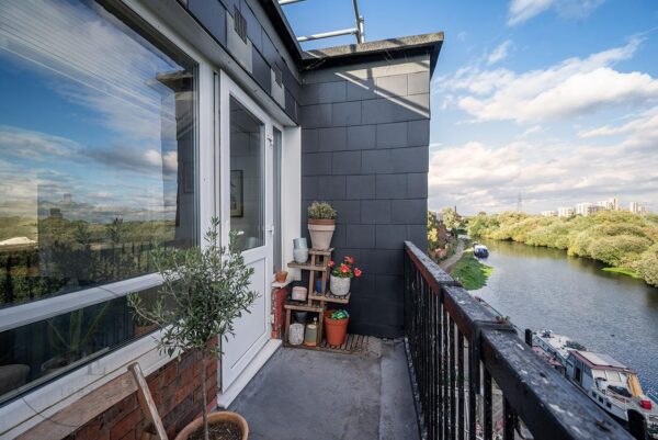 Kessock Close, London